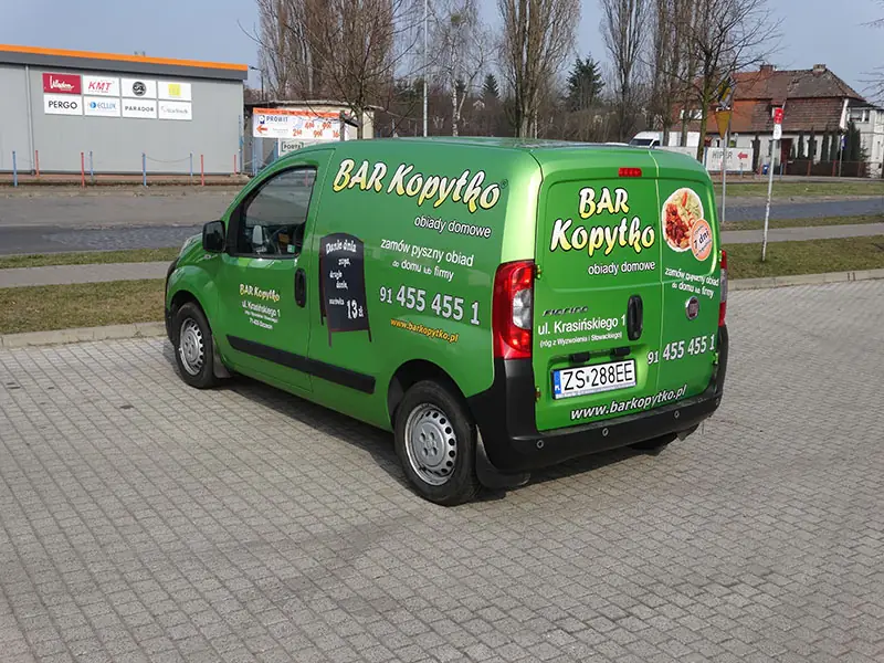 Zielone auto Baru Kopytko z tyłu